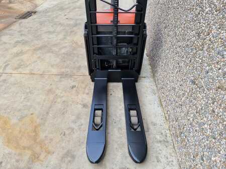 Apilador eléctrico 2016  BT SWE120 (6)