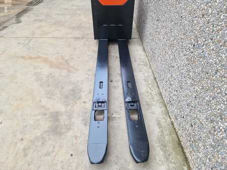 Electric Pallet Jacks 2016  BT LPE200 (4)