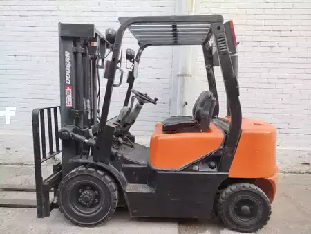 Diesel heftrucks 2016  Doosan D25G (2)