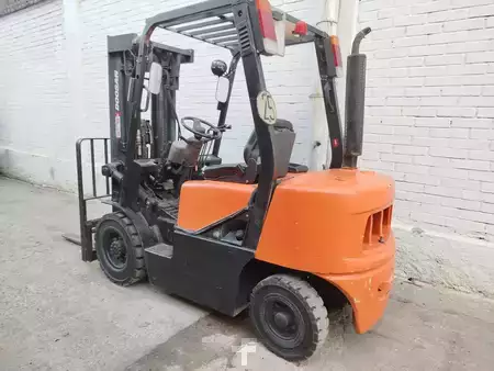 Diesel heftrucks 2016  Doosan D25G (3)