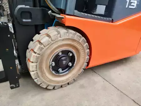 Electric - 3 wheels 2018  Toyota 7FBEST13 LI (4)