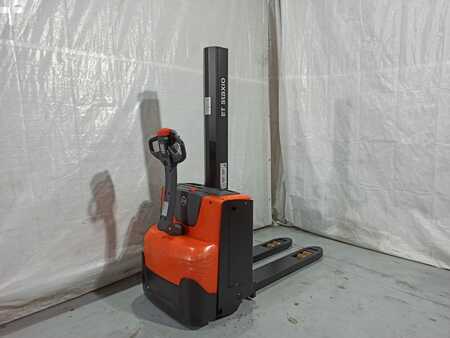 Stacker pedestre 2015  BT SWE080L (1)