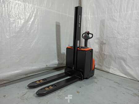 Stacker pedestre 2015  BT SWE080L (3)