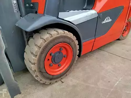 Elektro čtyřkolový VZV 2019  Linde E16PH-02 EVO (4)