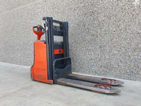 Pallet Stackers 2013  Linde D08 (3)