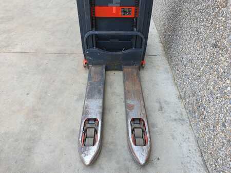 Pallet Stackers 2013  Linde D08 (4)