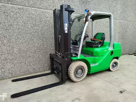 Wózki widłowe diesel 2016  Cesab M325 (1)