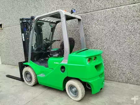Wózki widłowe diesel 2016  Cesab M325 (3)