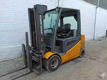 Elektro 4 Rad 2021  Jungheinrich EFGS30 (1)