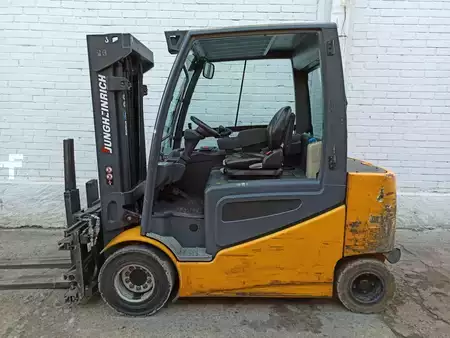 Elektro 4 Rad 2021  Jungheinrich EFGS30 (2)