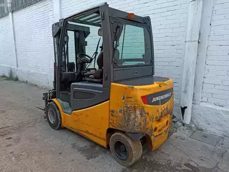 Elektro 4 Rad 2021  Jungheinrich EFGS30 (3)