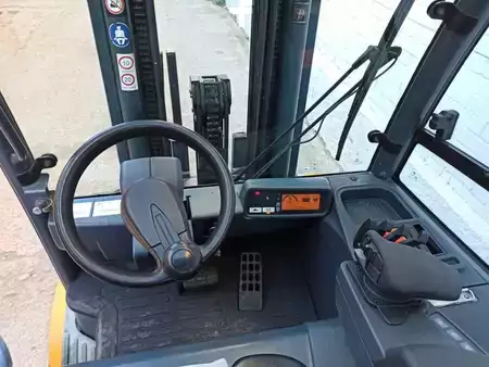 Elektro 4 Rad 2021  Jungheinrich EFGS30 (8)