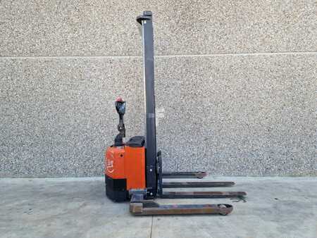 Stacker pedestre 2003  BT S12S (2)