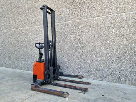 Stacker pedestre 2003  BT S12S (3)