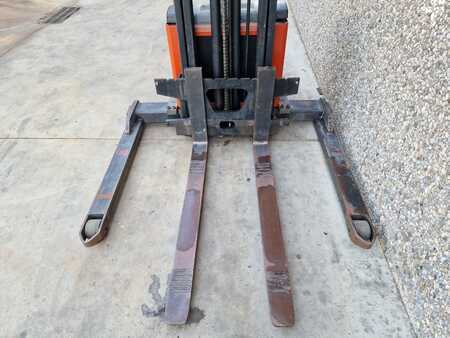 Stacker pedestre 2003  BT S12S (4)