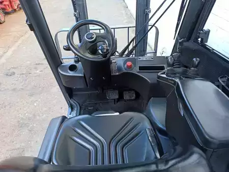 Elektro čtyřkolový VZV 2017  Linde E16PH-02 (8)