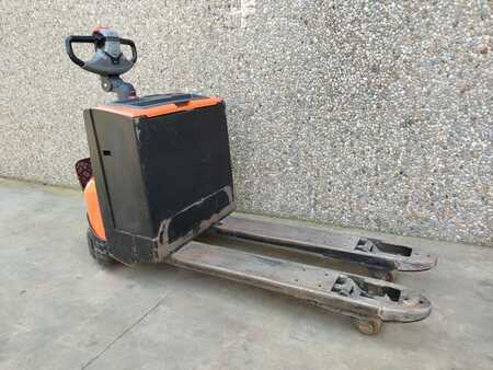 Transpaleta eléctrica 2017  BT LWE200 (3)