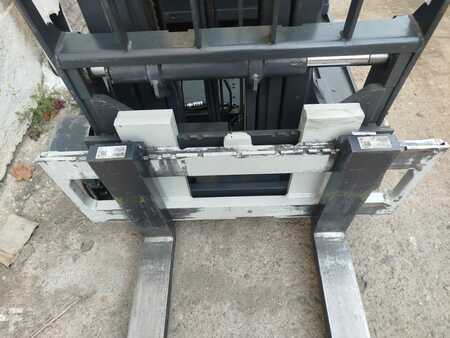 Schubmaststapler 2020  Linde R25 (6)