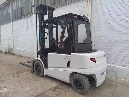 Elektryczne 4-kołowe 2016  Nissan HX40 (3)