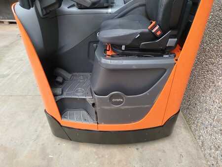 Schubmaststapler 2017  Toyota RRE160H Litio (5)
