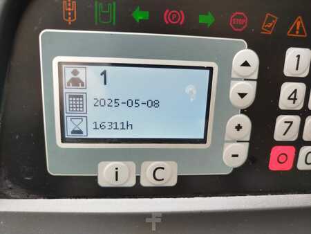 Schubmaststapler 2017  Toyota RRE160H Litio (8)