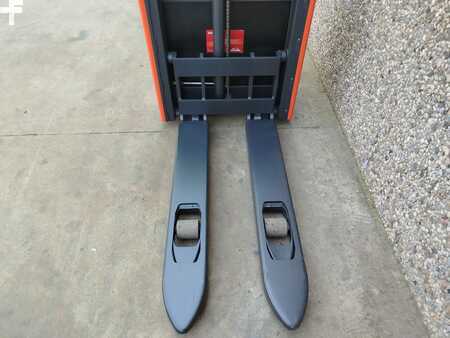 Apilador eléctrico 2017  Linde L10B (6)