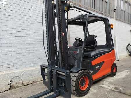 Sähkö - 4 pyör 2013  Linde E45/600 (1)