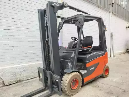 El truck - 4 hjulet 2011  Linde E25 (1)
