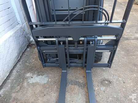 4-wiel elektrische heftrucks 2017  Linde E16PH-02 (5)