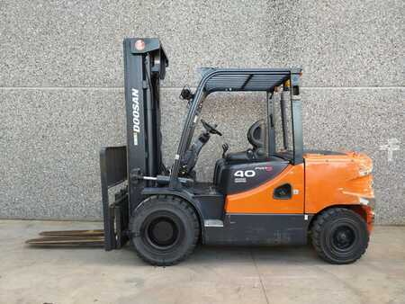 Dieselstapler 2003  Doosan D40S-5 (2)