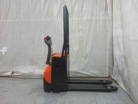 Electric Pallet Jacks 2015  BT LWE200 (2)