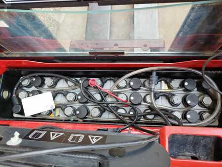 Apilador eléctrico 2017  Linde D06 (9)