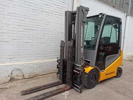 Elektryczne 4-kołowe 2020  Jungheinrich EFG430 (2)