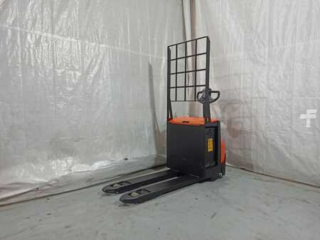 Electric Pallet Jacks 2015  BT LWE200 (3)