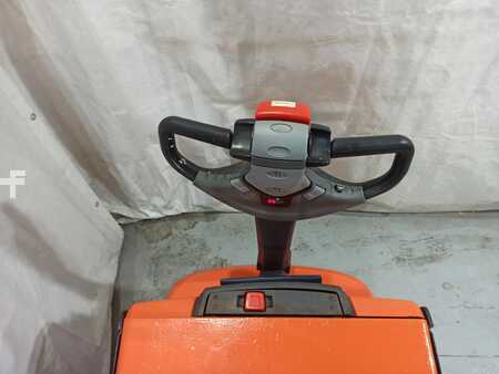 Electric Pallet Jacks 2015  BT LWE200 (6)