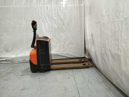 Electric Pallet Trucks 2020  BT LWE160 (2)