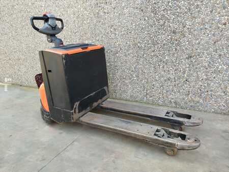 Electric Pallet Trucks 2017  BT LWE200 (3)