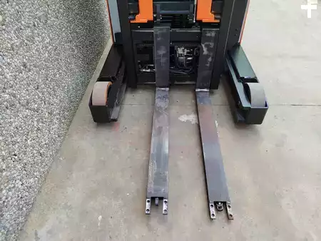 Reach Trucks 2017  BT RRE160H Litio (5)