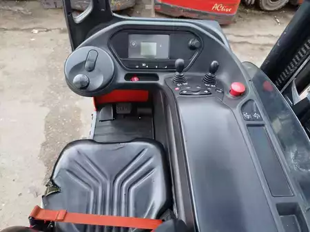 Chariots à mât rétractable 2018  Linde R12B (5)