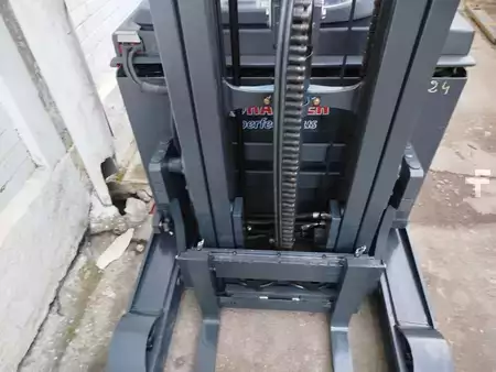 Chariots à mât rétractable 2018  Linde R12B (6)