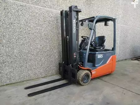 Eléctrico - 3 rodas 2017  Toyota 8FBE20T (1)