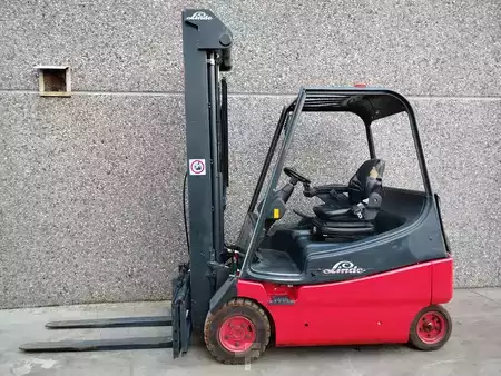 Eléctrica de 4 ruedas 2002  Linde E20 (2)