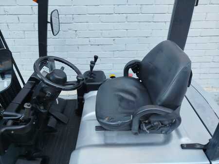 Chariots électriques à 3 roues 2012  Nissan G1N1L20Q (7)