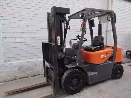 Diesel heftrucks 2016  Doosan D25G (1)
