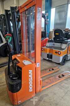 Hochhubwagen 2017  Doosan LEDS12,5C mit nur 208 hrs. (2)