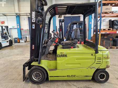 Eléctrica de 4 ruedas 2009  Clark GEX 30 (2)