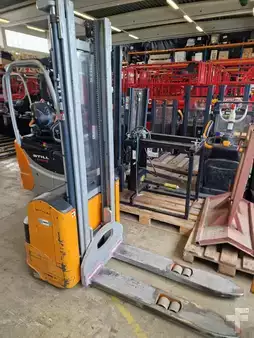 Stacker pedestre 2004  Still EGV14 (4)