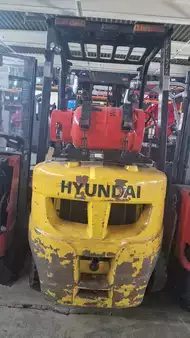 Empilhador a gás 2014  Hyundai 18L-7M (2)
