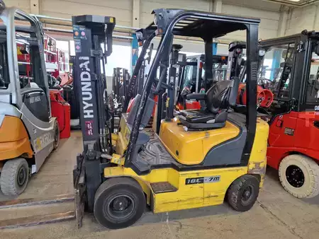 Empilhador a gás 2014  Hyundai 18L-7M (1)