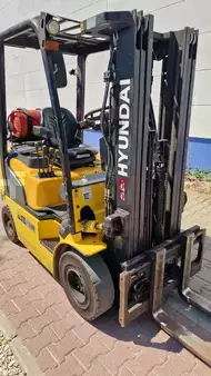 LPG VZV 2014  Hyundai 18L-7M (2)